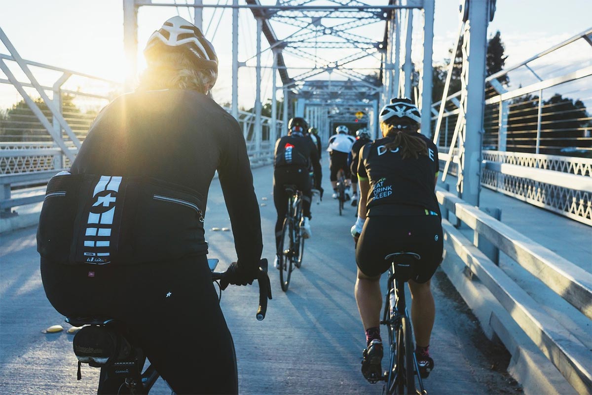Las 20 normas que todo ciclista debe conocer (y respetar) para circular con seguridad