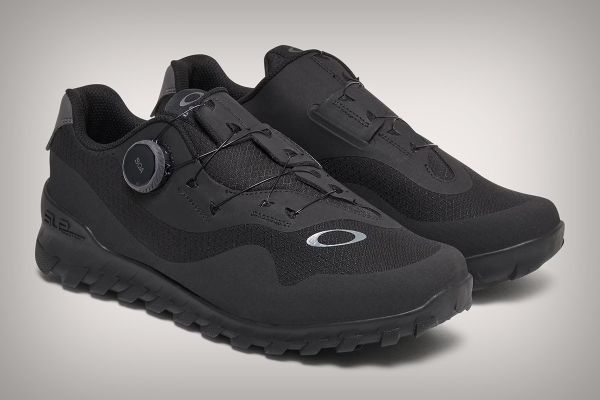 Oakley Koya RC Boa Clipless, unas zapatillas de MTB polivalentes que ofrecen tracción encima y fuera de la bici