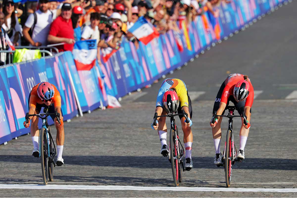 JJ.OO París 2024: Kristen Faulkner da la sorpresa y se lleva el oro en la prueba femenina de ciclismo en ruta