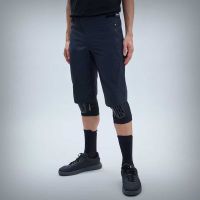 POC Essential Enduro: un baggy ligero y resistente al agua para verano, con súper descuento en Amazon