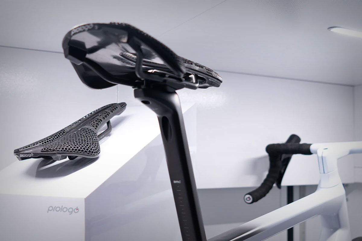 Prologo Nago R4 PAS 3DMSS, a saddle made with 3D printing technology, weighs 149 grams and costs 420 euros.