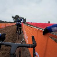 El circuito de la Copa del Mundo de Ciclocross de Zonhoven desde la bicicleta de Puck Pieterse
