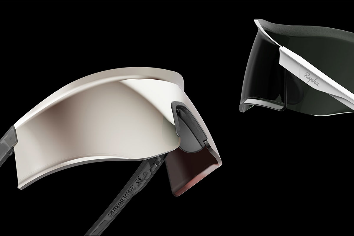 Rapha se estrena en el mercado de las gafas de ciclismo con tres modelos con lentes de distintos tonos que mejoran el contraste