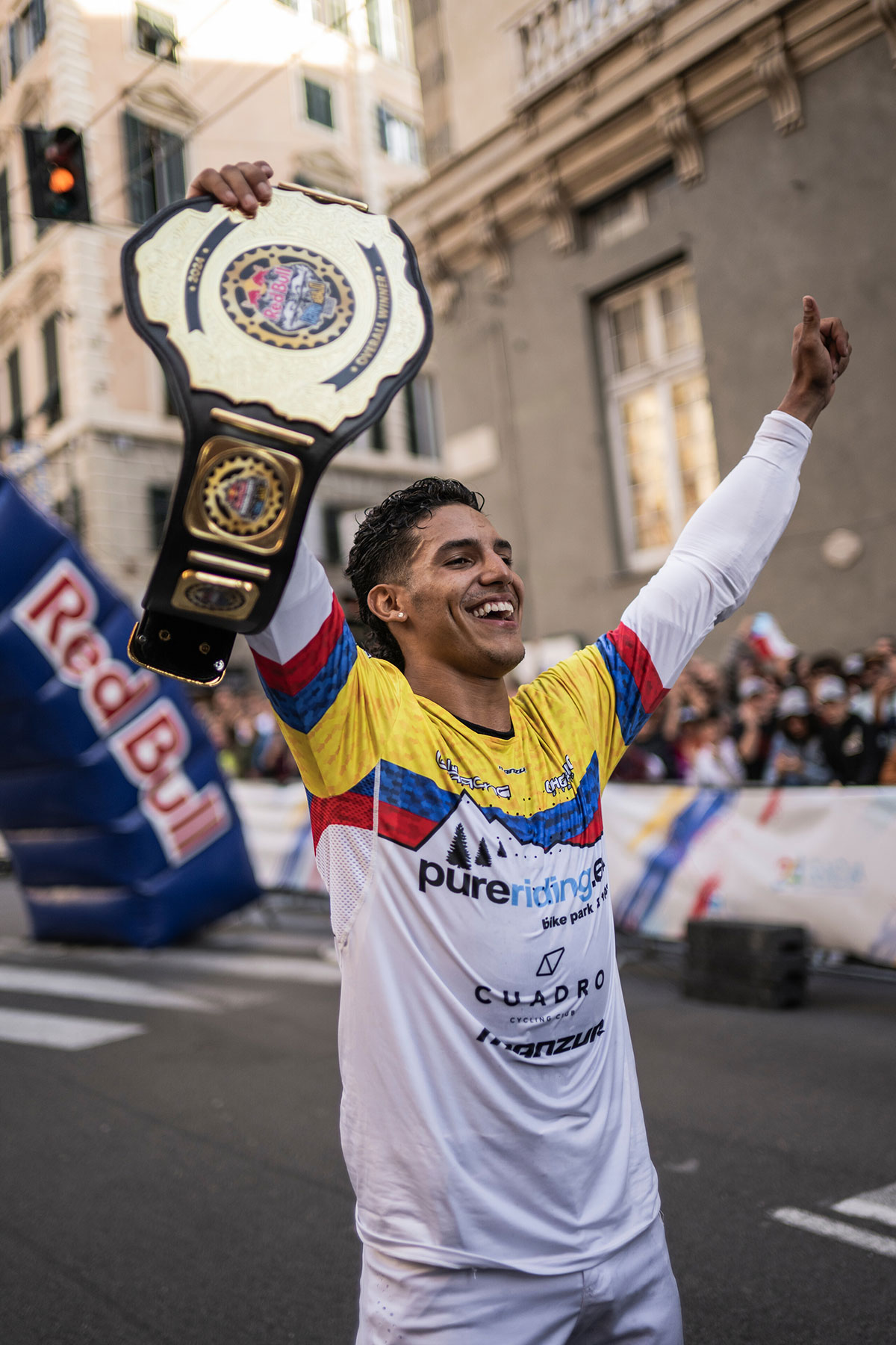 Tomas Slavik triunfa en Génova y Juanfer Vélez se corona campeón del Red Bull Cerro Abajo 2024