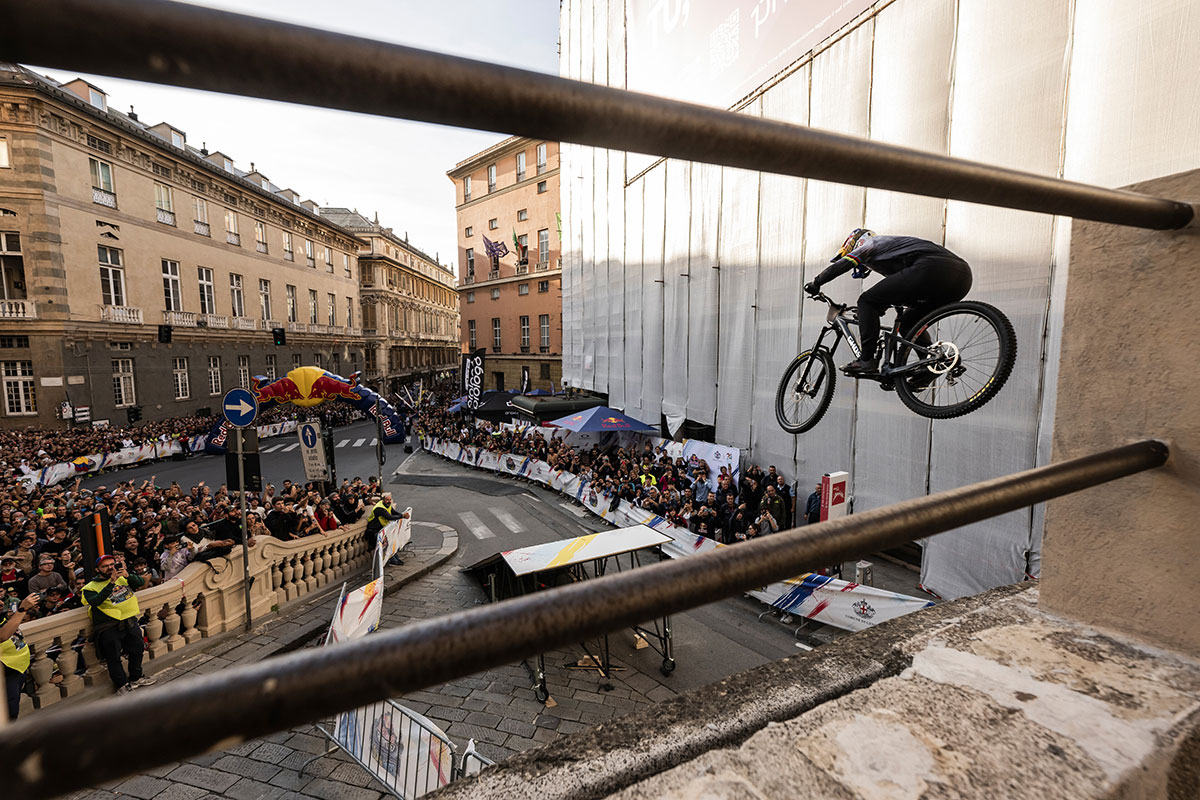 Tomas Slavik triunfa en Génova y Juanfer Vélez se corona campeón del Red Bull Cerro Abajo 2024