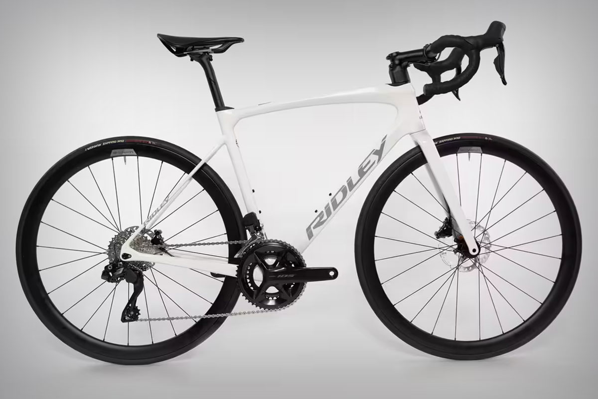 Ridley Fenix, una bici de carretera con cuadro de carbono y grupo Shimano 105 Di2 de 12 velocidades con un precio insuperable