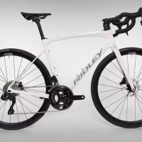 Ridley Fenix, una bici de carretera con cuadro de carbono y grupo Shimano 105 Di2 de 12 velocidades con un precio insuperable