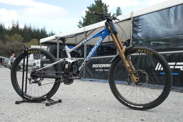 Todos los detalles de la Mondraker Summum de Ronan Dunne, uno de los grandes favoritos de la Copa del Mundo de Descenso