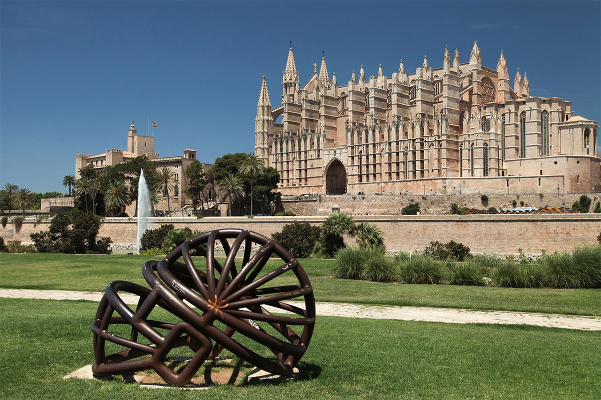 Cuatro rutas ciclistas imprescindibles para recorrer Palma este otoño