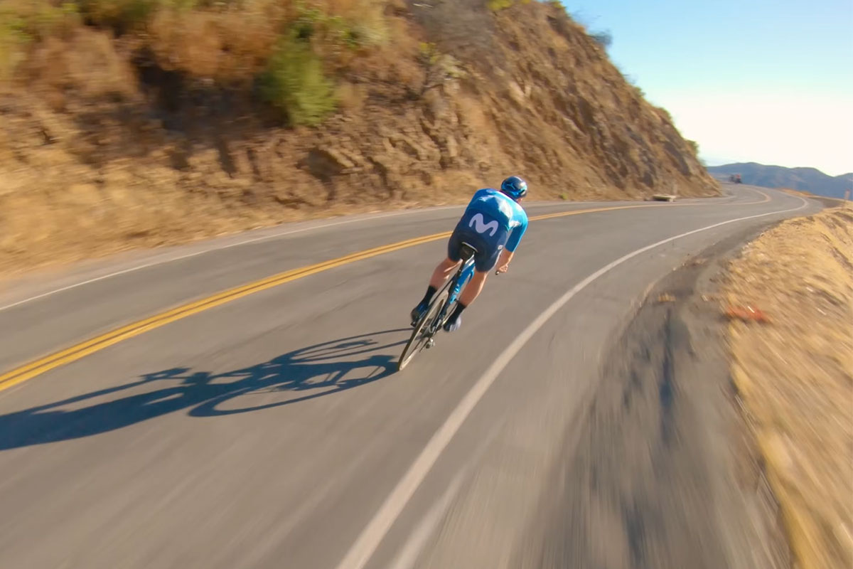 Así desciende Matteo Jorgenson (Team Visma | Lease a Bike) a toda velocidad sobre su bicicleta de carretera