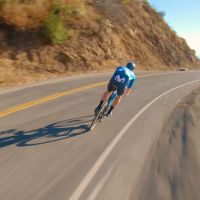Así desciende Matteo Jorgenson (Team Visma | Lease a Bike) a toda velocidad sobre su bicicleta de carretera