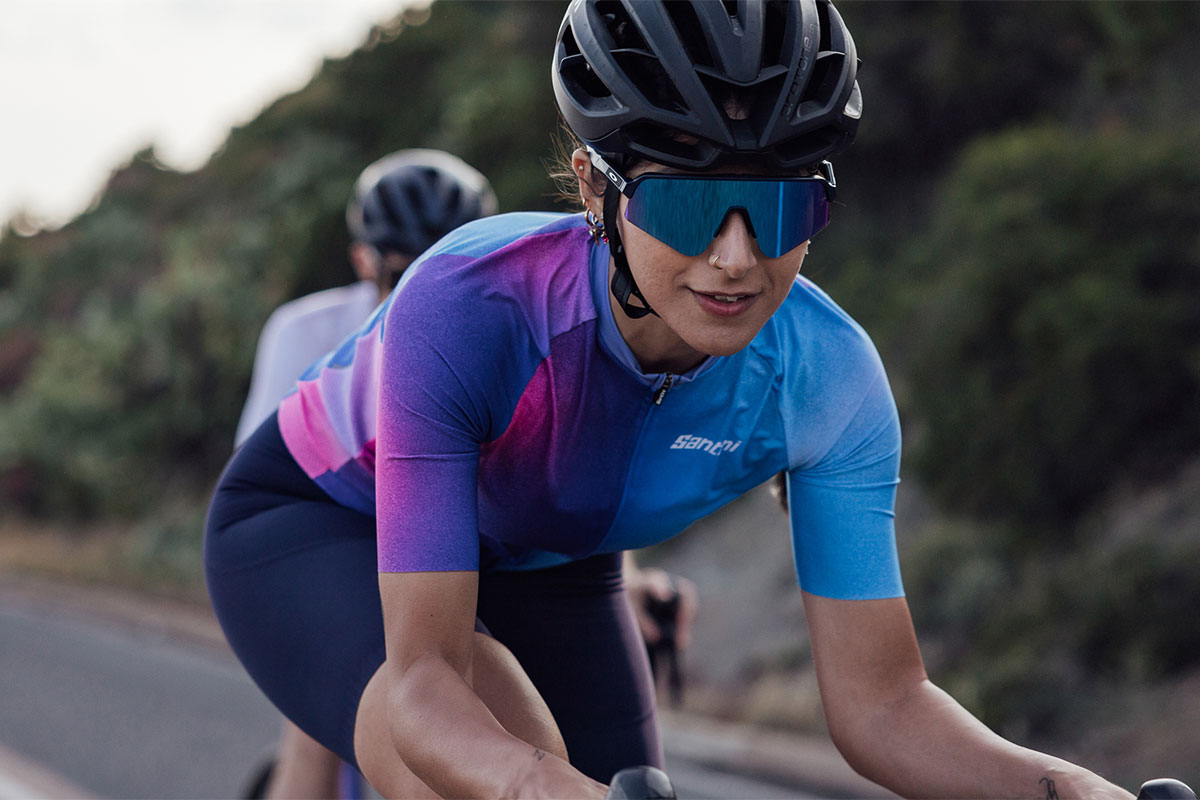 Santini presenta el maillot unisex Ombra con tejidos Polartec, desarrollado para realzar el cuerpo sin barreras de género