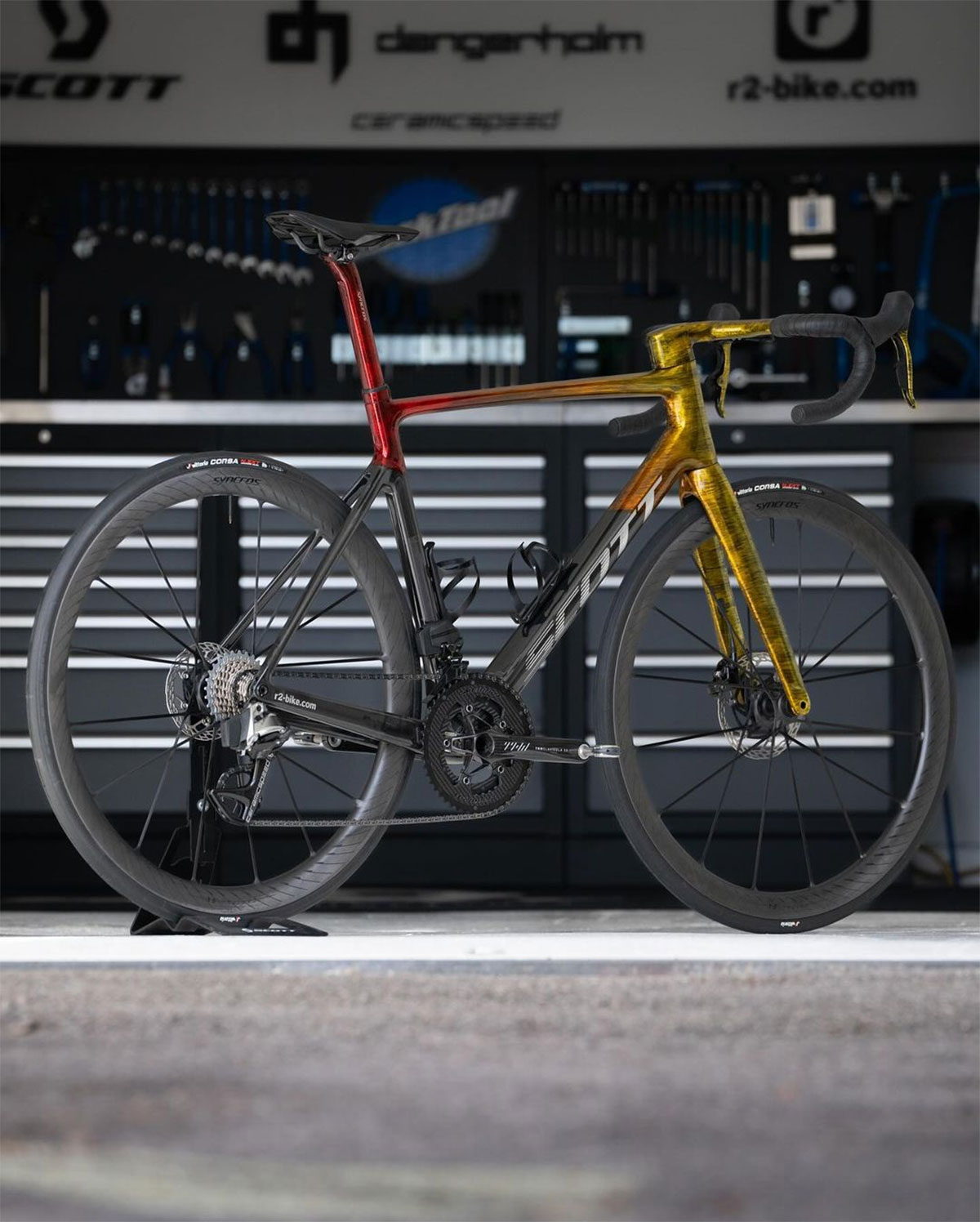 Scott Addict RC Sunset de Dangerholm, una bici de carretera atemporal para todo tipo de usos