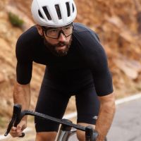 Scott presenta las equipaciones ULTD, una gama de maillots y culottes con prestaciones de competición y estética a la moda