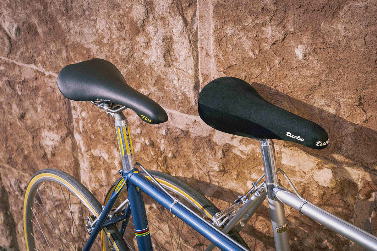 Selle Italia recupera el espíritu clásico del ciclismo con un remake de los sillines Turbo 1980 y Flite 1990