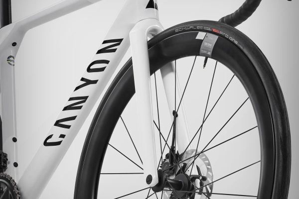 ¿Para qué sirven las pegatinas UCI que vienen en los cuadros de las bicicletas de carretera?