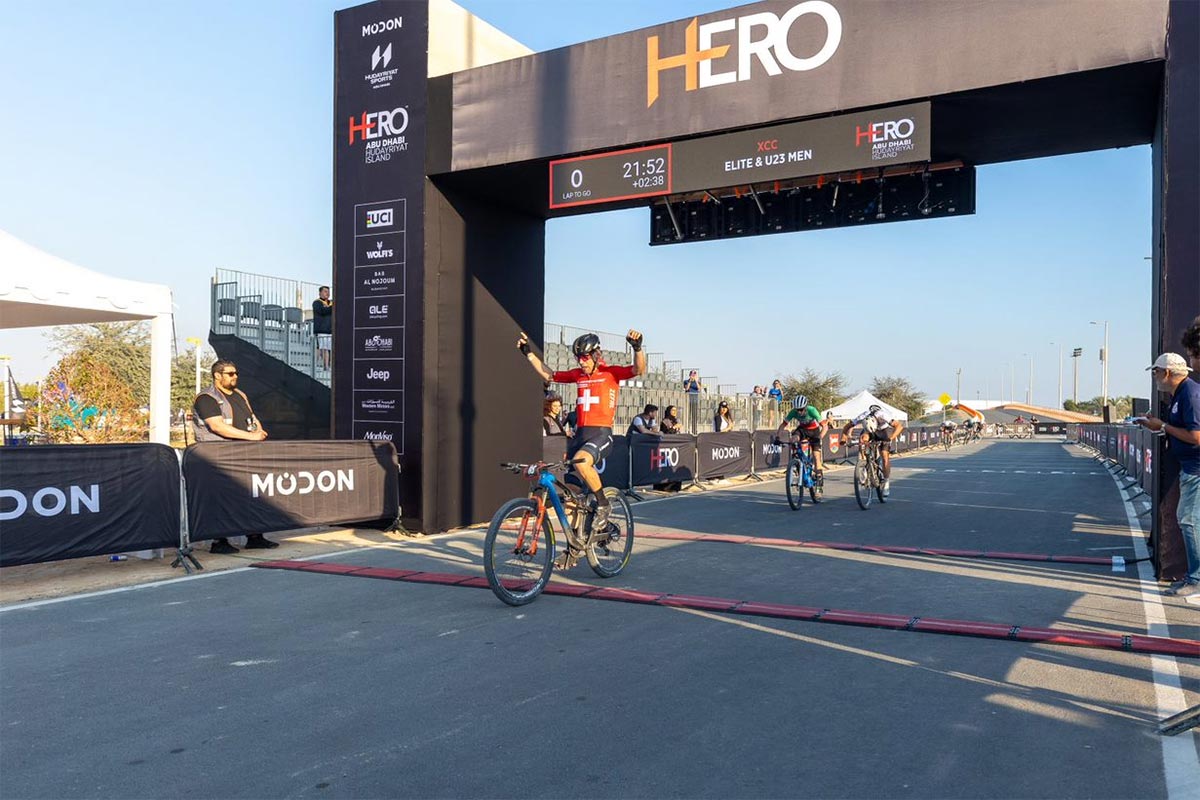 La HERO Abu Dhabi Hudayriyat Island arranca con victoria de Thomas Litscher y Rebecca Henderson en la prueba de Short Track