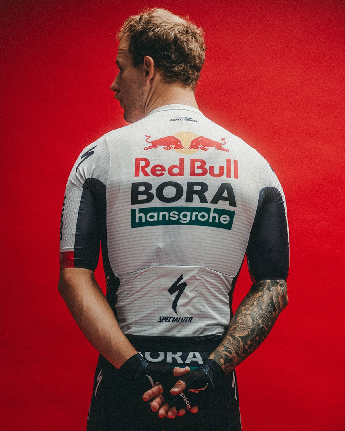 Specialized refuerza su presencia en el ciclismo profesional como proveedor de ropa y bicis del Red Bull-BORA-hansgrohe