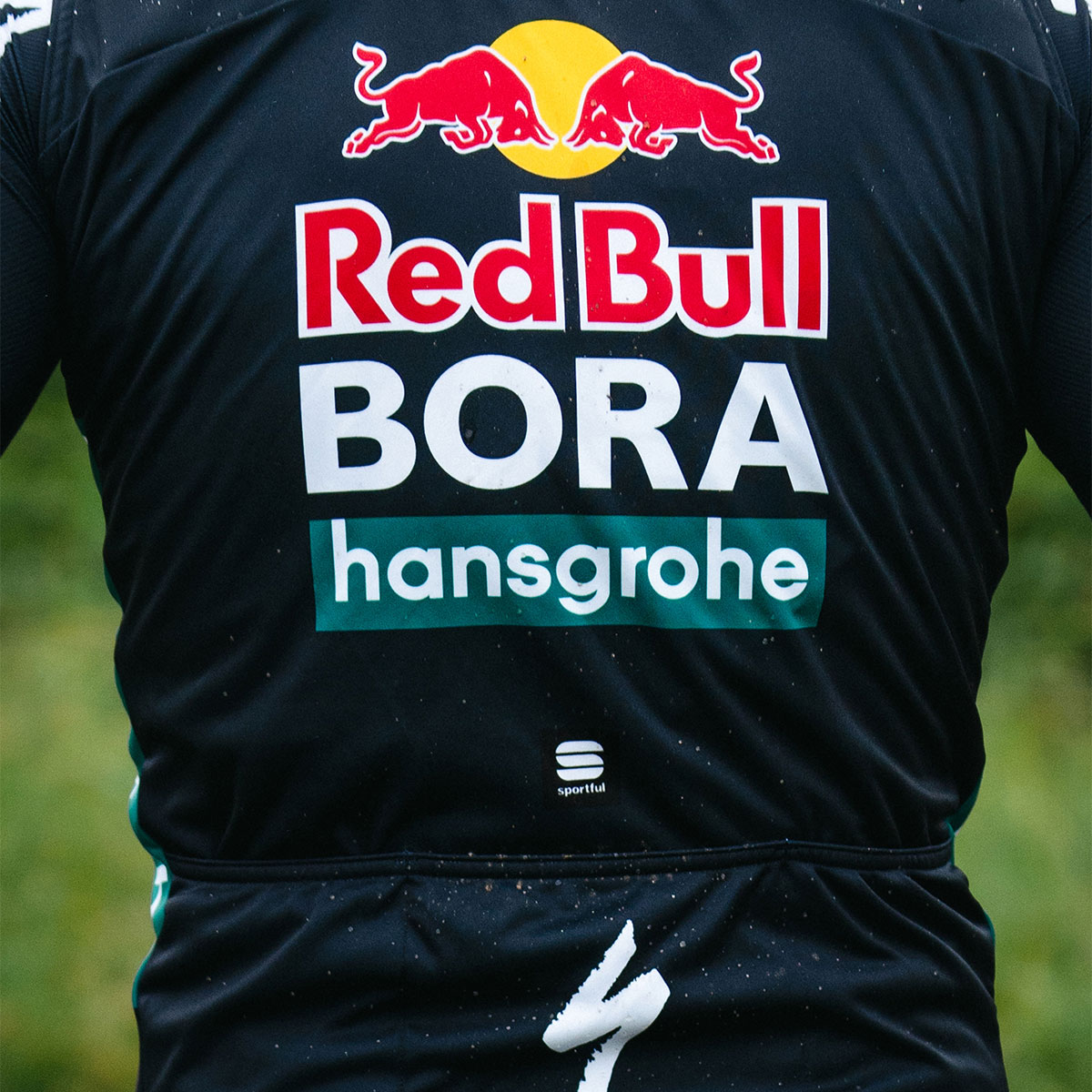 Sportful pone a la venta la equipación réplica del Red Bull-BORA-hansgrohe