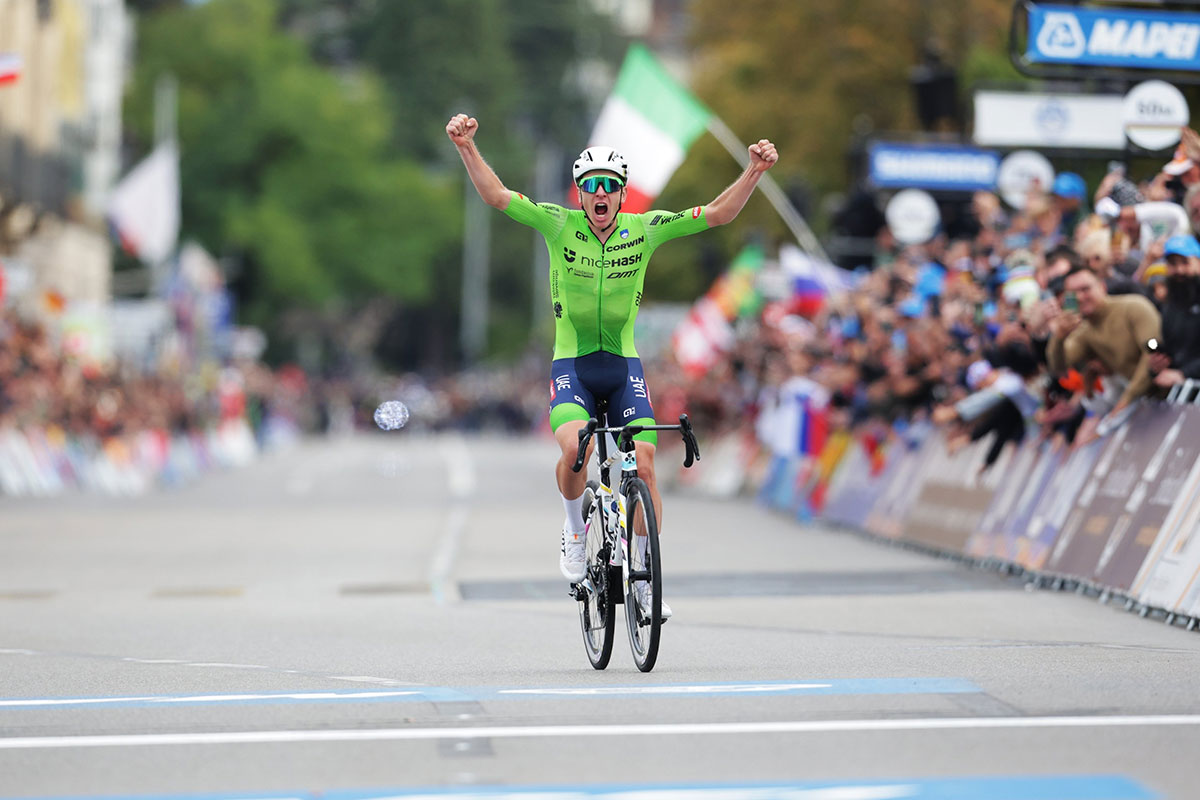 Tadej Pogacar da una auténtica exhibición en Zúrich para proclamarse campeón del mundo de ciclismo en ruta