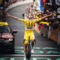Giro y Tour para Tadej Pogacar, que arrasa (y repite) en la vuelta francesa con seis victorias de etapa