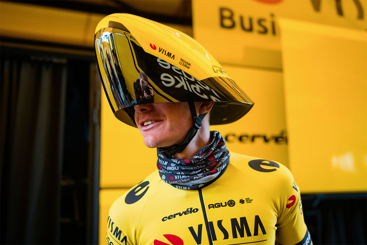 El Visma-Lease a Bike estrena en la Tirreno-Adriático un casco Giro que parece sacado de una película de ciencia ficción