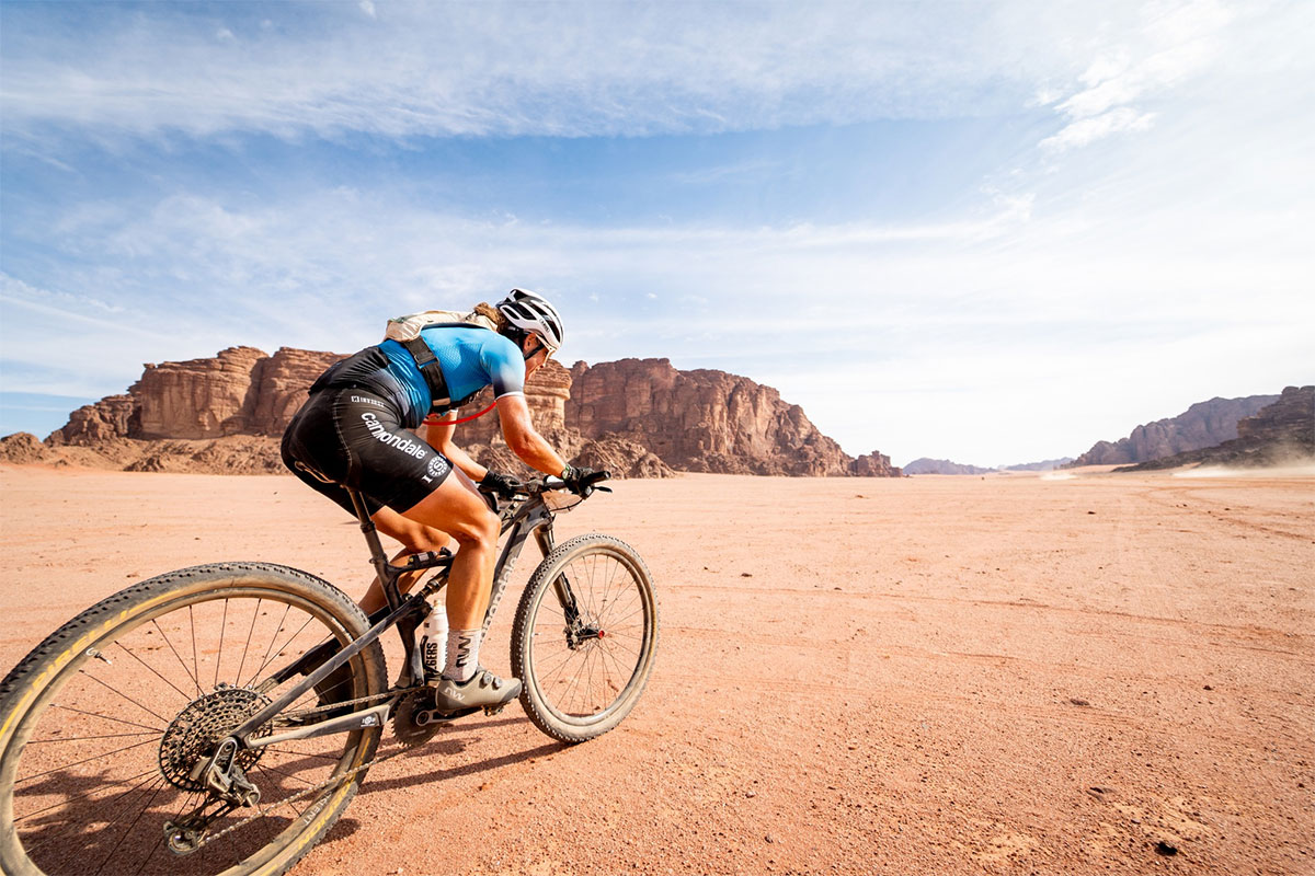 Jorge Lamiel gana la tercera etapa y Tessa Kortekaas a un paso de hacer historia en la NEOM Titan Desert Saudi Arabia 2024