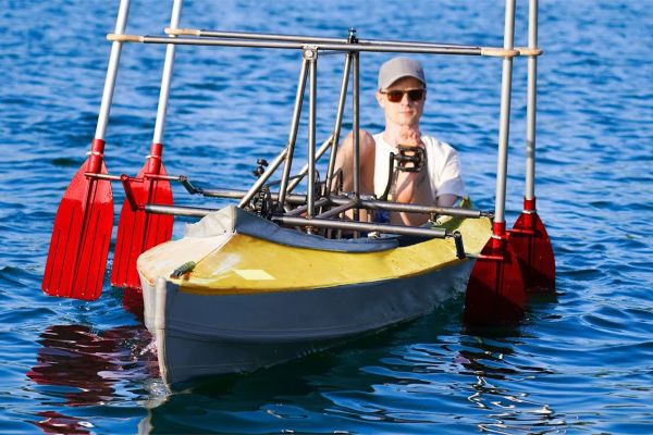 Un kayak impulsado por cuatro remos a pedales, el último invento de The Q