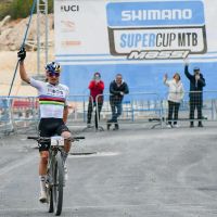 Podio digno de una Copa del Mundo para la Shimano Super Cup Massi de La Nucía con Tom Pidcock, Sam Gaze y David Valero