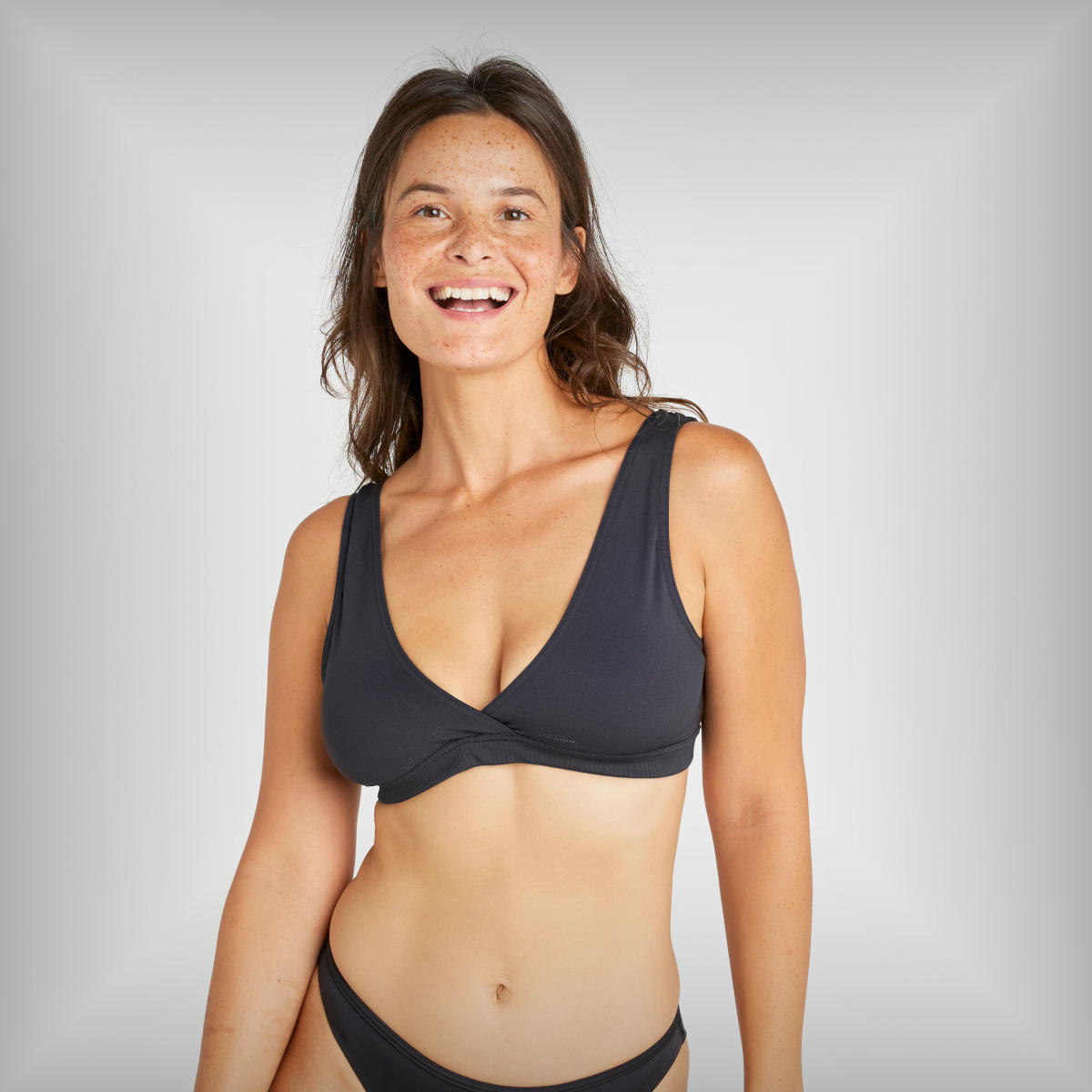 Decathlon presenta el top de bikini 6.50 diseñado para adaptarse hasta 50 tallas diferentes de pecho