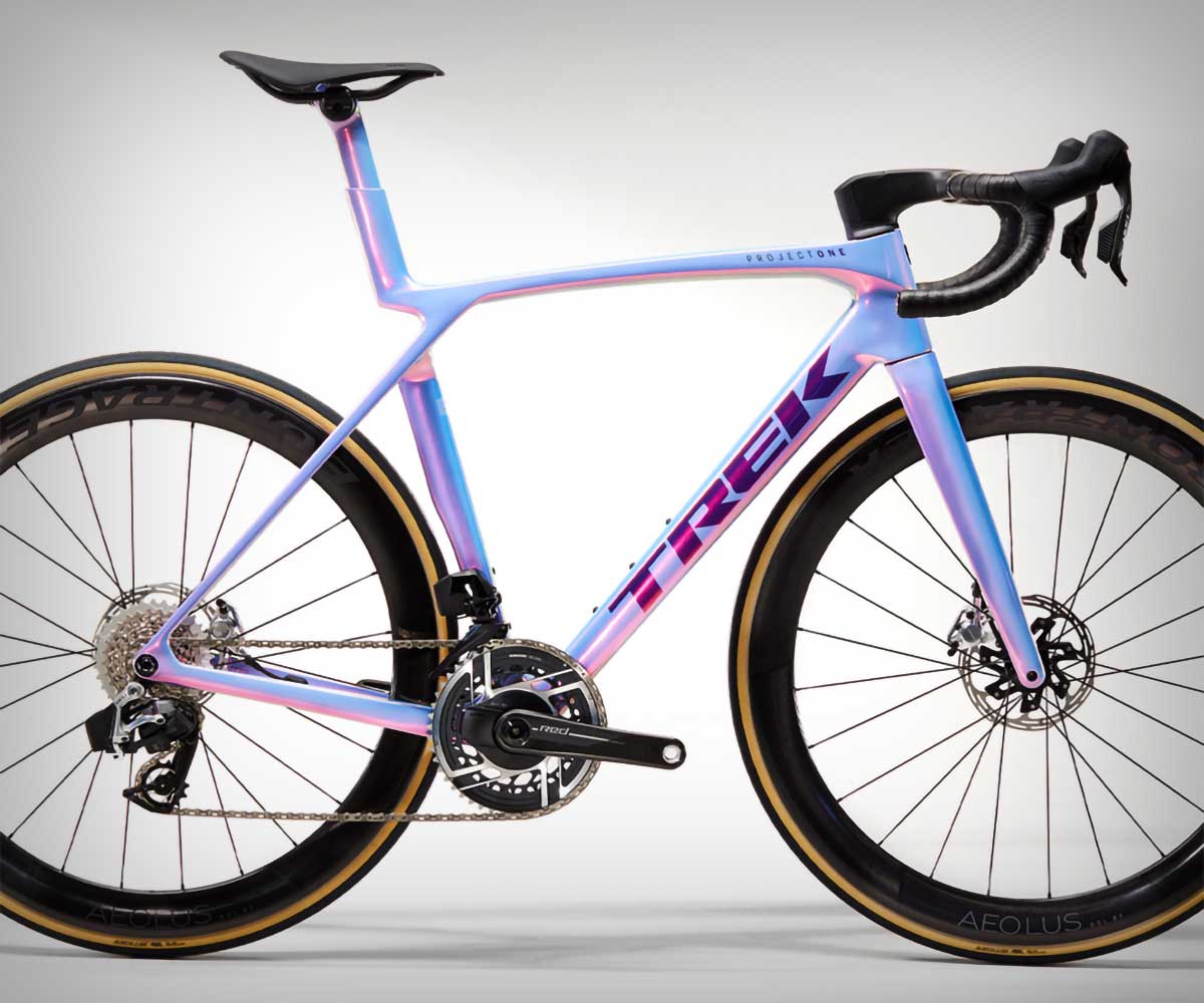 Trek Bikes presenta la pintura Project One ICON Tête de la Course, con un diseño que cambia y brilla en función de la luz