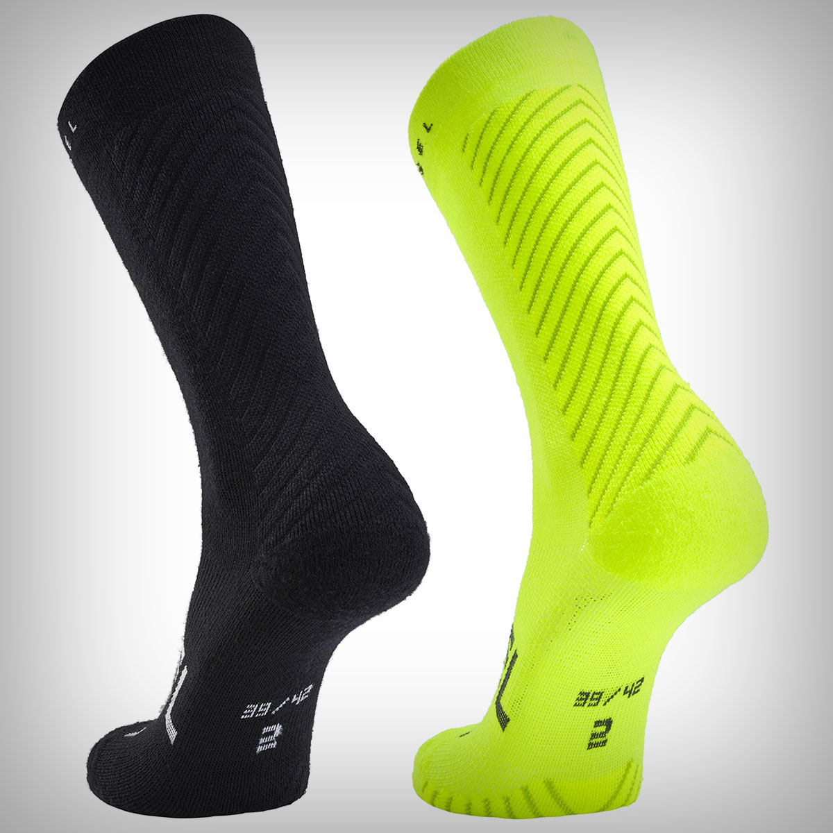 Un regalo bueno, bonito y barato para ciclistas: calcetines Van Rysel 900 de lana merino y PrimaLoft