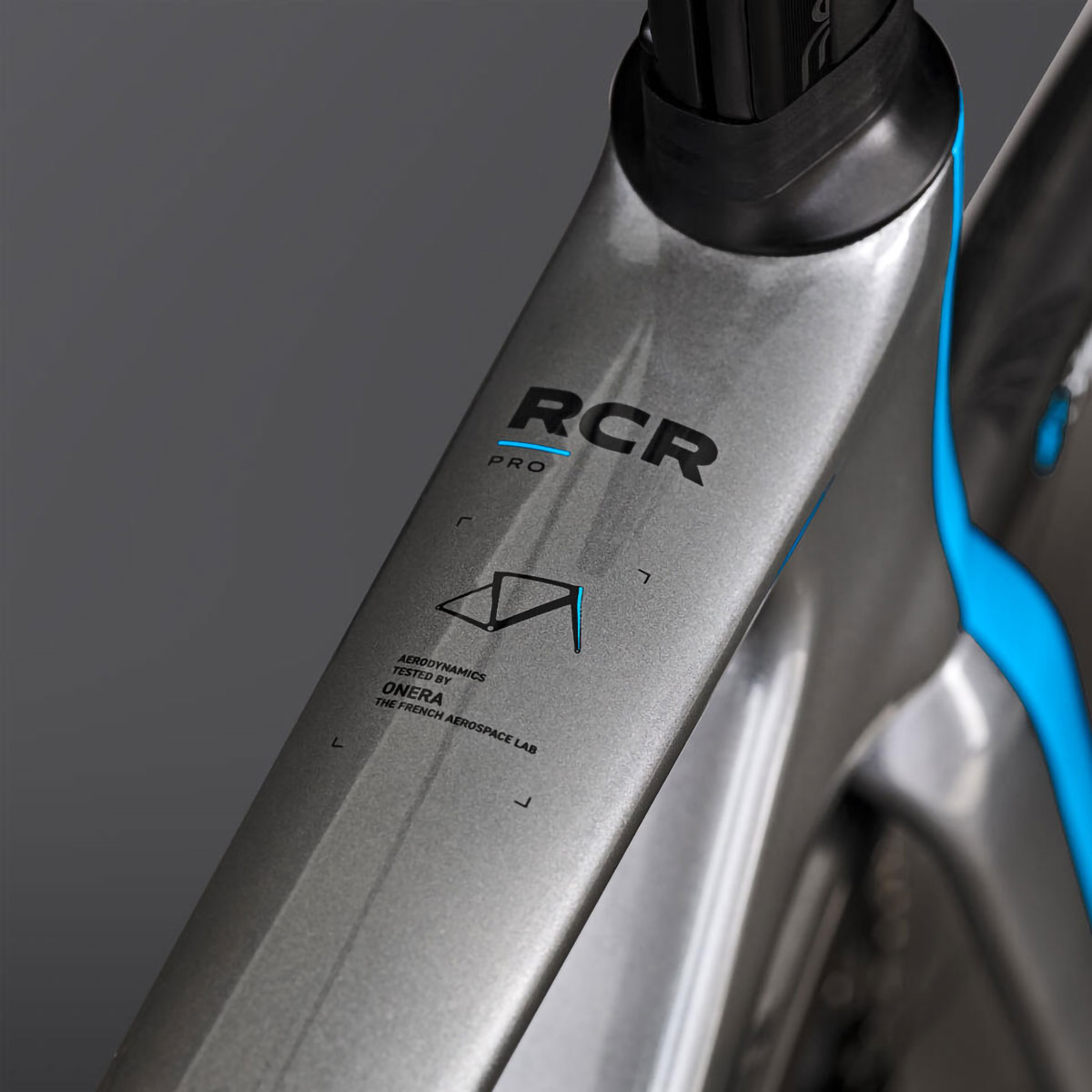 La Van Rysel RCR Pro en versión réplica del Decathlon AG2R La Mondiale, disponible en preventa con unidades limitadas