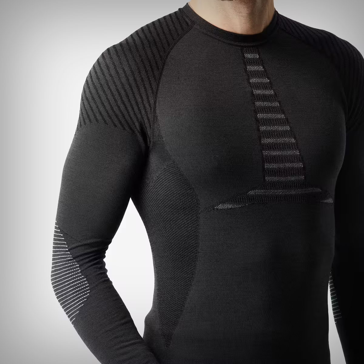 Adiós al frío en invierno con la Wedze Ski900, la mejor camiseta térmica de Decathlon para entrenar con bajas temperaturas