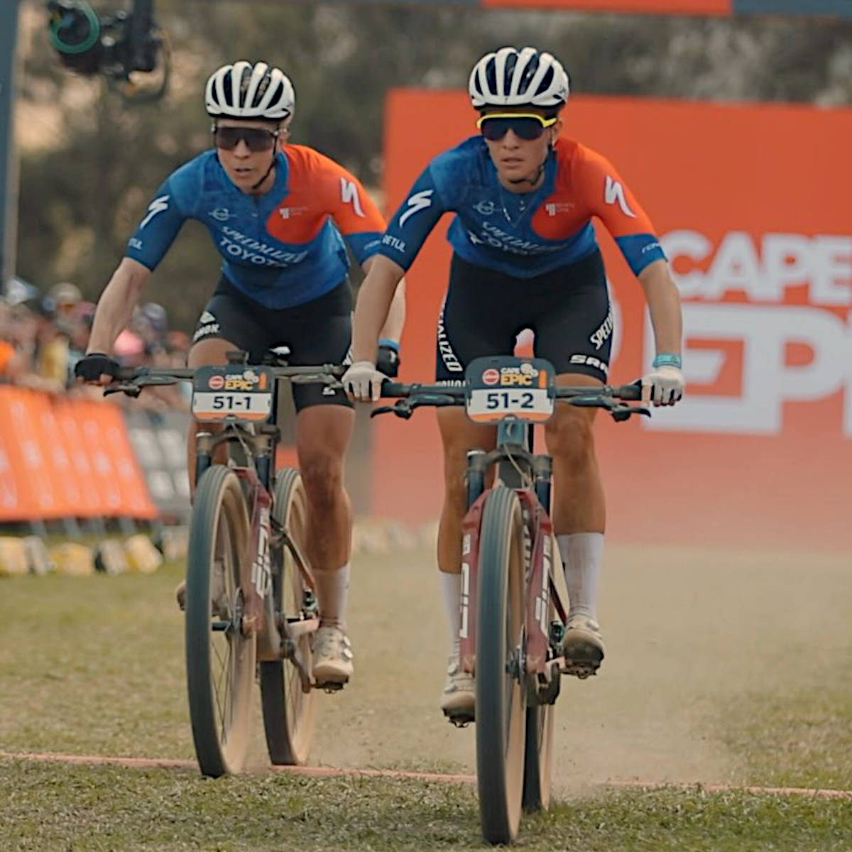 Annika Langvad y Sofía Gómez Villafañe. Imagen: Absa Cape Epic