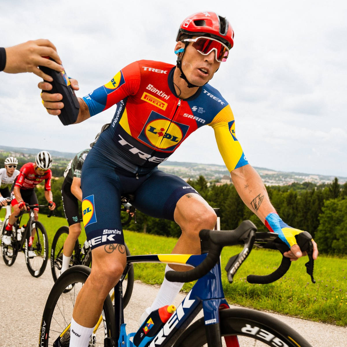 Aleix Espargaró en su debut como ciclista profesional. Imagen: Lidl-Trek