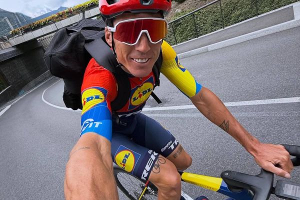 Aleix Espargaró cierra su etapa profesional en el ciclismo para centrarse en su labor con Honda