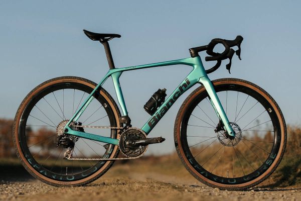 Bianchi llama a revisión a la Impulso RC por un fallo crítico en el manillar