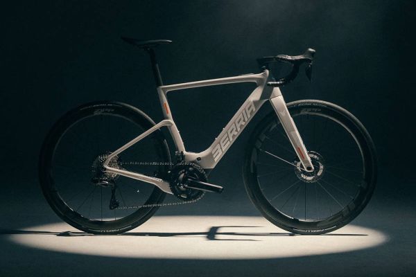 Berria Mistral Pro: una bici eléctrica de tan solo 12,7 kg que busca redefinir el ciclismo de carretera y gravel
