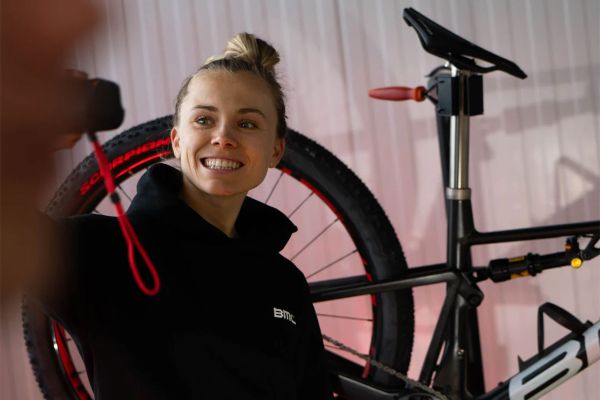 El BMC Factory Racing apuesta al podio con un equipo de élite para 2025 encabezado por Loana Lecomte