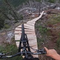 El descenso extremo de Brage Vestavik: así es Trolldom, la línea más salvaje de Canadá