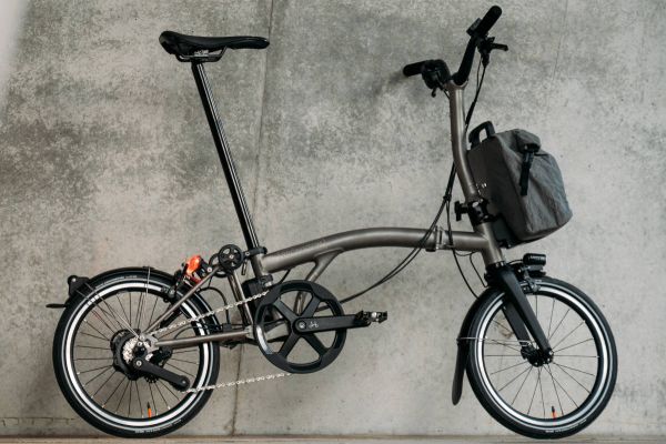 Brompton revoluciona la movilidad urbana con su nueva gama eléctrica y el sistema inteligente e-Motiq