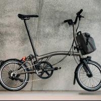Brompton revoluciona la movilidad urbana con su nueva gama eléctrica y el sistema inteligente e-Motiq