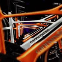 Cannondale FlyingV: el espíritu noventero renace en una e-Bike urbana de carbono y diseño vanguardista