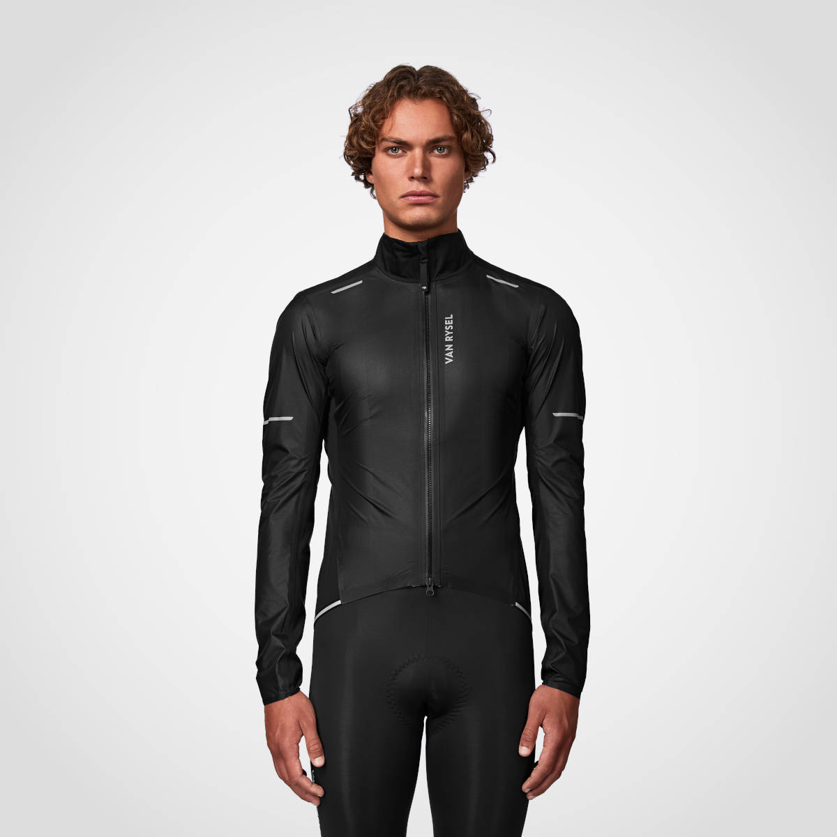 Van Rysel Ultralight Rain Jacket RCR-R Pro. Imagen: Decathlon