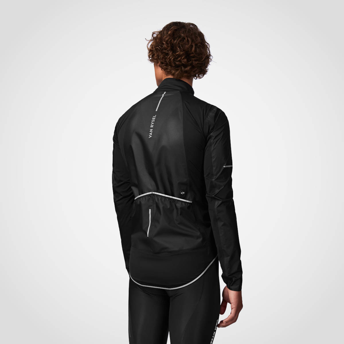 Van Rysel Ultralight Rain Jacket RCR-R Pro. Imagen: Decathlon