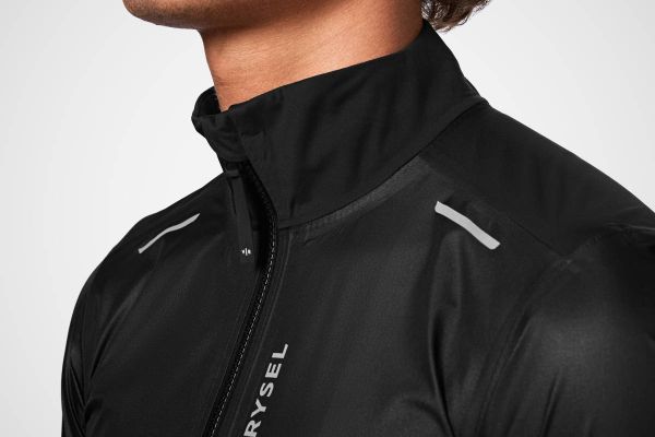 Van Rysel presenta las chaquetas RCR-R Pro: máxima protección para el ciclismo bajo la lluvia y el frío