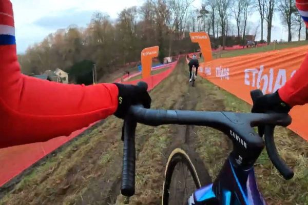 El circuito de la Copa del Mundo de Namur desde la bicicleta de Puck Pieterse