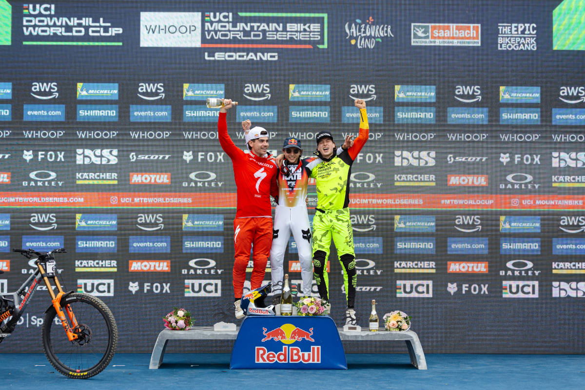 Podio élite masculino. Imagen: WHOOP UCI Mountain Bike World Series