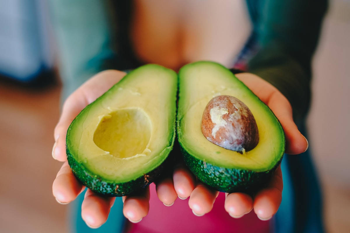Aguacate, una gran fuente de grasa saludable. Imagen: Juraj Varga / Pixabay